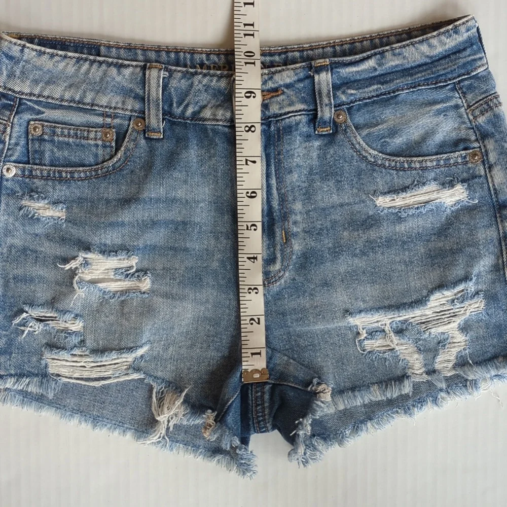 AEO Distressed Tom Girl Shortie Ripped Distressed Frayed Jean Shorts 2 Blue - Picture 14 of 15